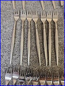 115 PCS ONEIDA Community Stainless Flatware VENETIA With Specialty Spoons Forks