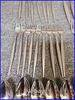 115 PCS ONEIDA Community Stainless Flatware VENETIA With Specialty Spoons Forks