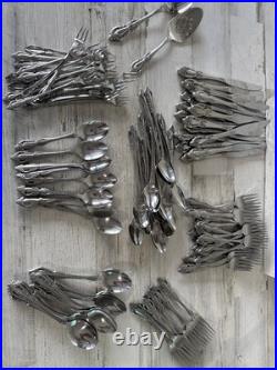 118-piece Oneida Distinction & Community Deluxe Stainless Silverware Set