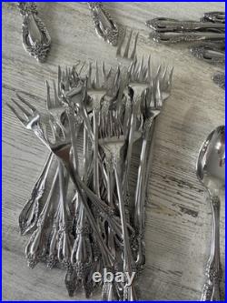 118-piece Oneida Distinction & Community Deluxe Stainless Silverware Set