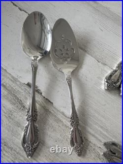 118-piece Oneida Distinction & Community Deluxe Stainless Silverware Set