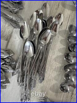 118-piece Oneida Distinction & Community Deluxe Stainless Silverware Set