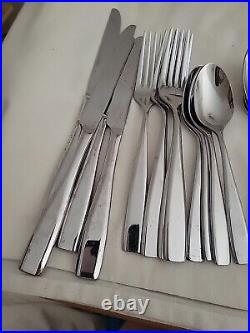 19 Pc Oneida Continuim stainless flatware Forks, Spoons and Knives