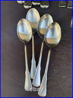 22 PC ONEIDA COMMUNITY PATRICK HENRY STAINLESS FLATWARE, (Service for Four)