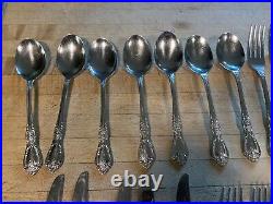 23 pieces of Kennett Square Distinction Deluxe HH Oneida Stainless withGravy Ladle