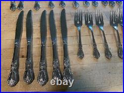 23 pieces of Kennett Square Distinction Deluxe HH Oneida Stainless withGravy Ladle