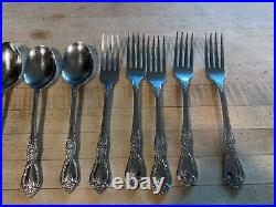 23 pieces of Kennett Square Distinction Deluxe HH Oneida Stainless withGravy Ladle