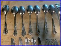 23 pieces of Kennett Square Distinction Deluxe HH Oneida Stainless withGravy Ladle