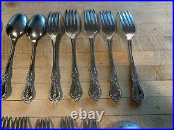 23 pieces of Kennett Square Distinction Deluxe HH Oneida Stainless withGravy Ladle