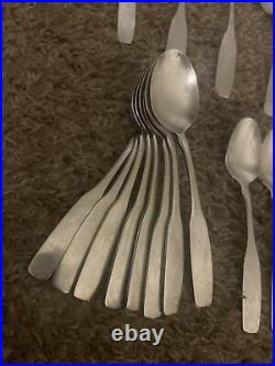 27 Pcs w(3)teaspoons & Serving Swt Oneida Community Paul Revere Stainless -#A34