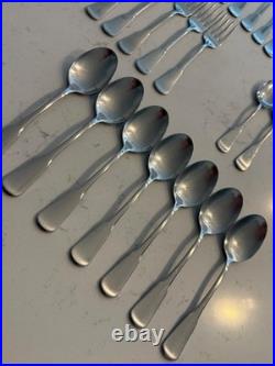 35 PC Oneida Colonial Boston Minuteman Stainless Flatware
