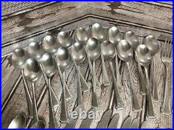 72 piece MAESTRO by S S S Oneida 18/8 Stainless Flatware Set. LOOK! READ