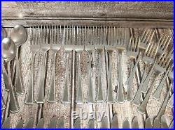 72 piece MAESTRO by S S S Oneida 18/8 Stainless Flatware Set. LOOK! READ