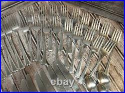 72 piece MAESTRO by S S S Oneida 18/8 Stainless Flatware Set. LOOK! READ