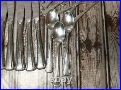 72 piece MAESTRO by S S S Oneida 18/8 Stainless Flatware Set. LOOK! READ