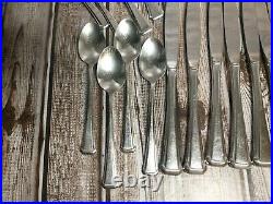 72 piece MAESTRO by S S S Oneida 18/8 Stainless Flatware Set. LOOK! READ