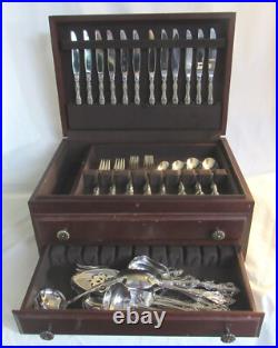 73 Pieces Oneida Michelangelo Stainless Steel Flatware With 13 Serving Pieces