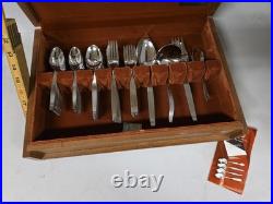 80 Pc FROSTFIRE by Oneida Community WithOriginal Case 1960s Original Flatware