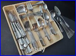 80 pc Oneida Distinction Deluxe COLONIAL ARTISTRY Stainless Serv for 8 + EXTRAS
