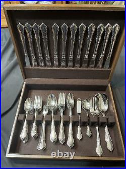 88 Pc Oneida Mansion Hall Distinction Stainless, 12 ppl Settings & Case