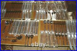 94 Pieces Oneida Community Chandelier Stainless 12 Place Settings + Serving