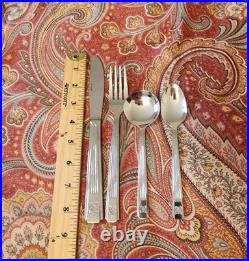 96 Pcs Oneida Stainless Flatware Park Place withFlower Spoons, Forks, Knives