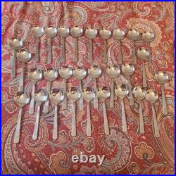 96 Pcs Oneida Stainless Flatware Park Place withFlower Spoons, Forks, Knives