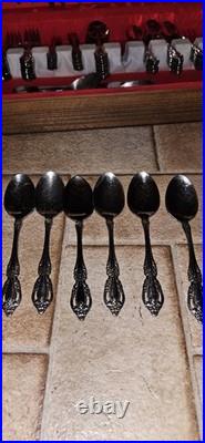 97pc. Oneida Distinction Deluxe Stainless Steel Flatware Set & Box + 4 extras