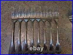 Beautiful Clean ONEIDA Deluxe Stainless Flatware Complete Set Service For 8