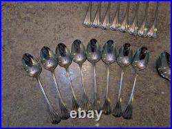 Beautiful Clean ONEIDA Deluxe Stainless Flatware Complete Set Service For 8