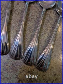 Beautiful Clean ONEIDA Deluxe Stainless Flatware Complete Set Service For 8