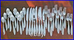 Comet by Oneida Stainless 18/0 Glossy -Set of 29 Knives, Forks, Spoons +