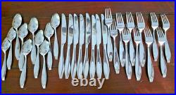 Comet by Oneida Stainless 18/0 Glossy -Set of 29 Knives, Forks, Spoons +