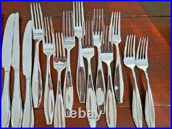 Comet by Oneida Stainless 18/0 Glossy -Set of 29 Knives, Forks, Spoons +
