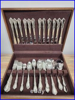 Distinction Deluxe Stainless by Oneida HH Flatware 93 Pieces