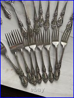 Distinction Deluxe Stainless by Oneida HH Kennett Square 52 Piece Flatware Set