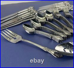 Distinction Deluxe Stainless by Oneida HH Kennett Square 63 Piece Flatware Set