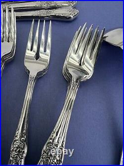 Distinction Deluxe Stainless by Oneida HH Kennett Square 63 Piece Flatware Set