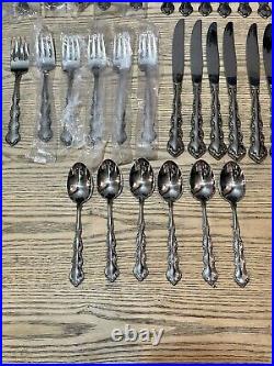 Excellent 30 Pc. Oneida Deluxe MOZART Stainless Flatware Forks Knives Spoons