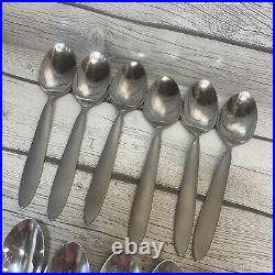 Lot of 33 Pieces Oneida USA Stainless Flatware Mid Century 6 Person Setting