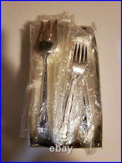 New 62 pc Set Oneida Deluxe Stainless Flatware 12 Place Settings Vintage