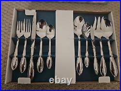 New Oneida 65 Piece Superior 18/8 Stainless 5 Piece Place Setting (service 12)