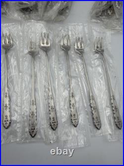 New Oneida Flatware Dist Deluxe Stainless Floral Bouquet 49 Pcs Cottagecore