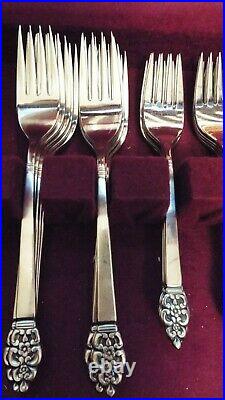 Nordic Crown Deluxe Oneida Stainless 81 Pc Set Service For 12 + Serving Set