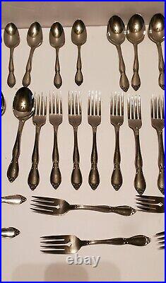 ONEIDA COMMUNITY STAINLESS FLATWARE SET for 8, pre owned, never used. 42 piece