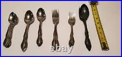 ONEIDA COMMUNITY STAINLESS FLATWARE SET for 8, pre owned, never used. 42 piece