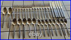 ONEIDA DELUXE SPANISH MOOD NICE 35-PIECE MCM SET with 2 SERVING MINIMALLY USED ONEIDA DELUXE SPANISH MOOD NICE 35-PIECE MCM SET with 2 SERVING MINIMALLY USED