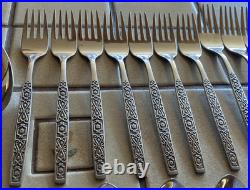 ONEIDA DELUXE SPANISH MOOD NICE 35-PIECE MCM SET with 2 SERVING MINIMALLY USED