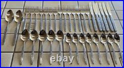 ONEIDA DELUXE SPANISH MOOD NICE 35-PIECE MCM SET with 2 SERVING MINIMALLY USED