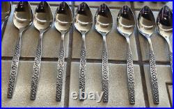 ONEIDA DELUXE SPANISH MOOD NICE 35-PIECE MCM SET with 2 SERVING MINIMALLY USED
